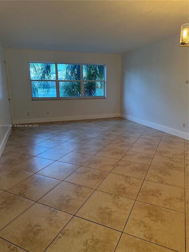 Building Photo - 18901 NE 14th Ave