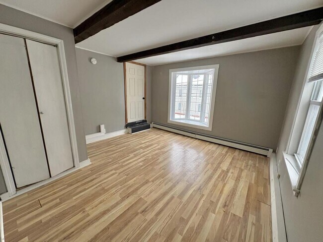 Building Photo - 29 Webster St