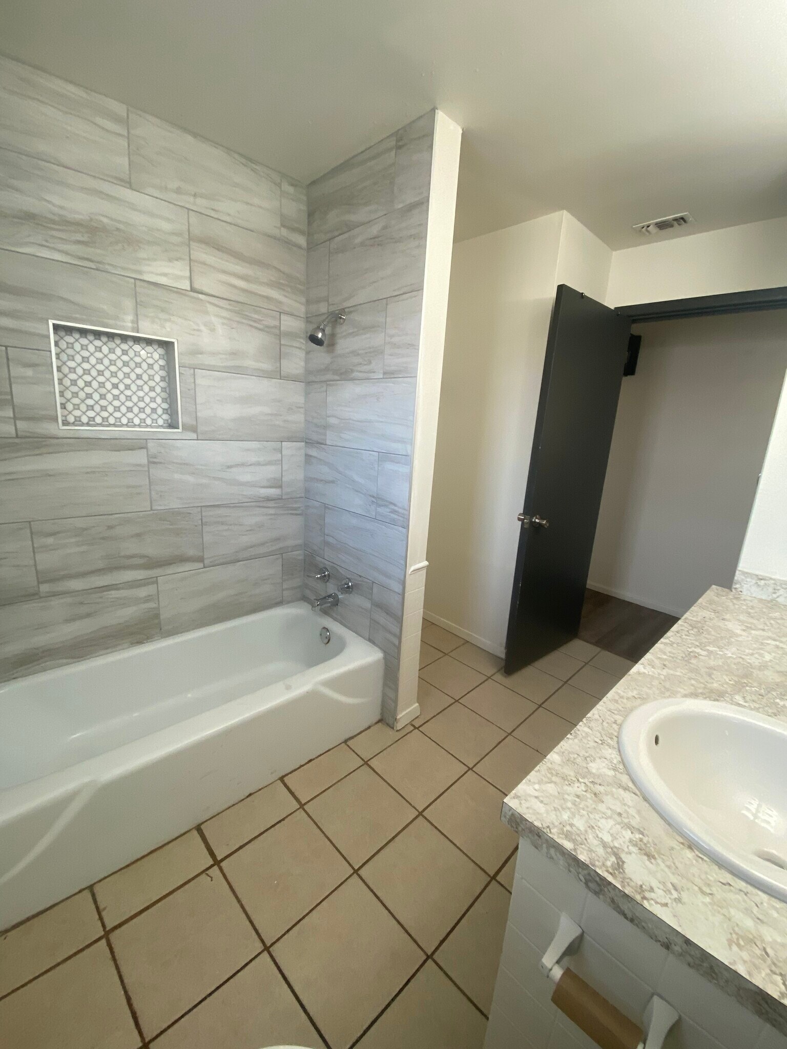 Building Photo - 1210 46th Pl