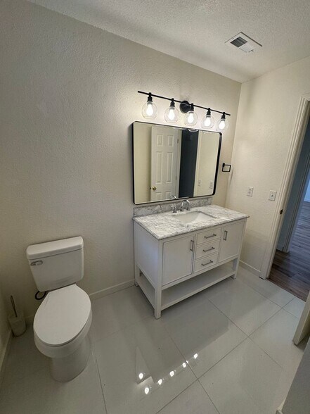 Building Photo - 1402 SE 22nd St