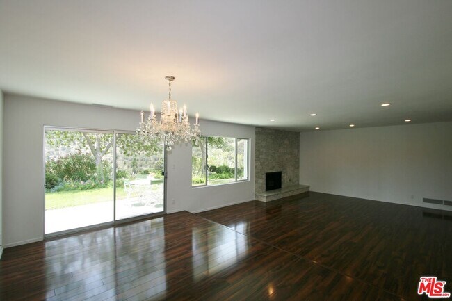 Building Photo - 2657 Zorada Dr