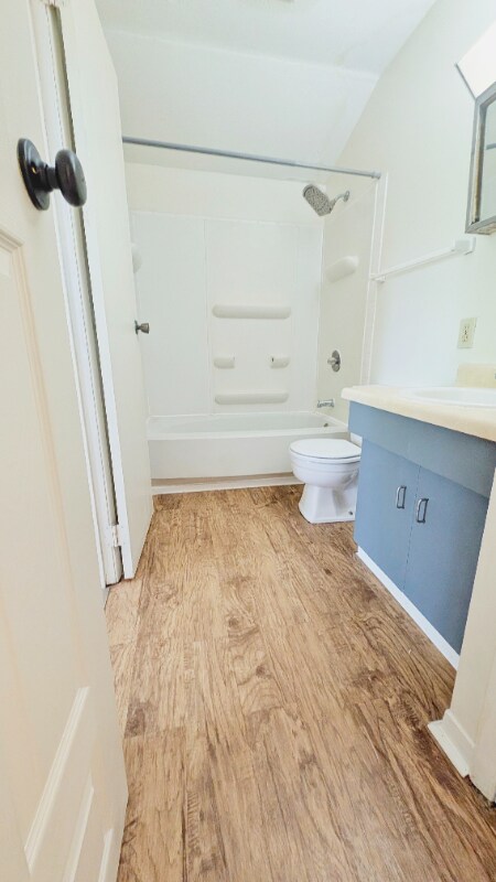 Building Photo - 533 E Graham Pl