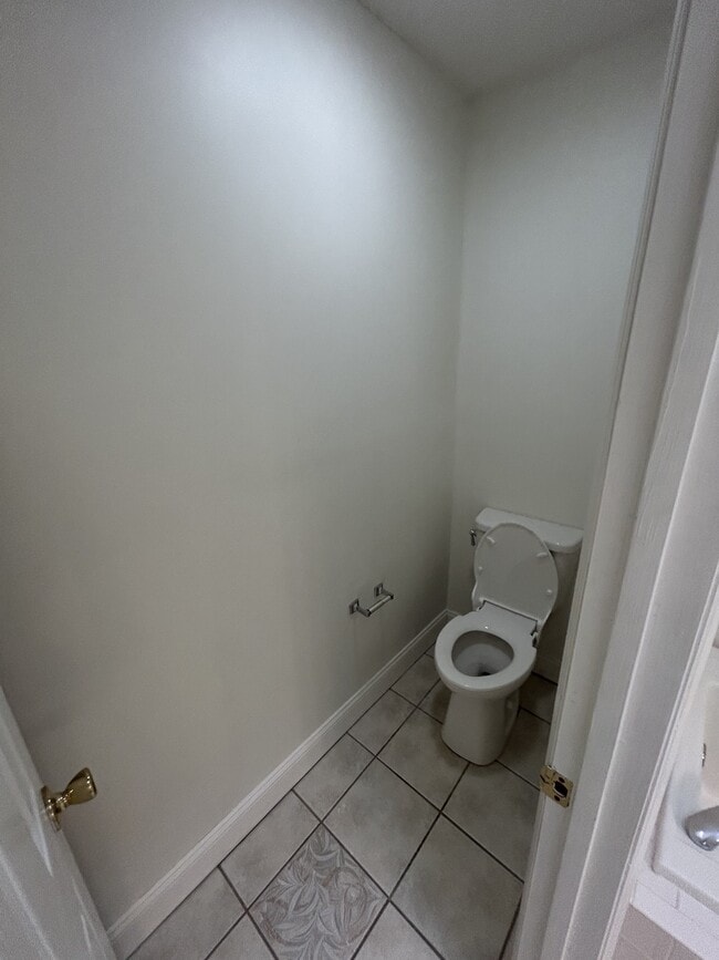 Building Photo - 104 Breezewood Dr