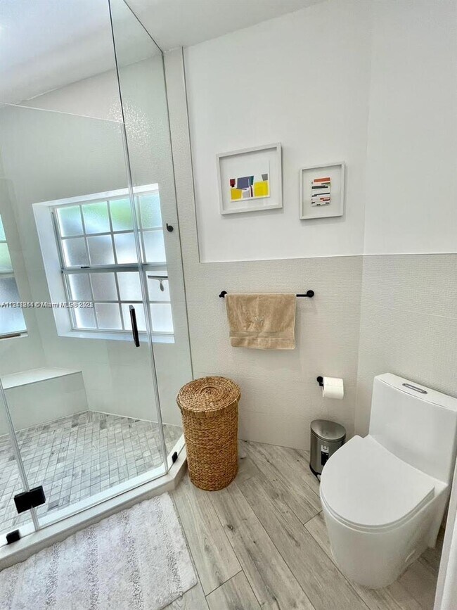 Building Photo - 3070 Allamanda St