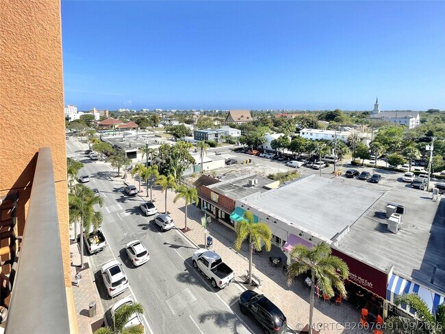 Building Photo - 511 Lucerne Ave