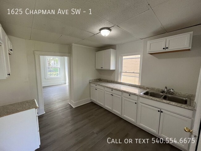 Building Photo - 1625 Chapman Ave SW