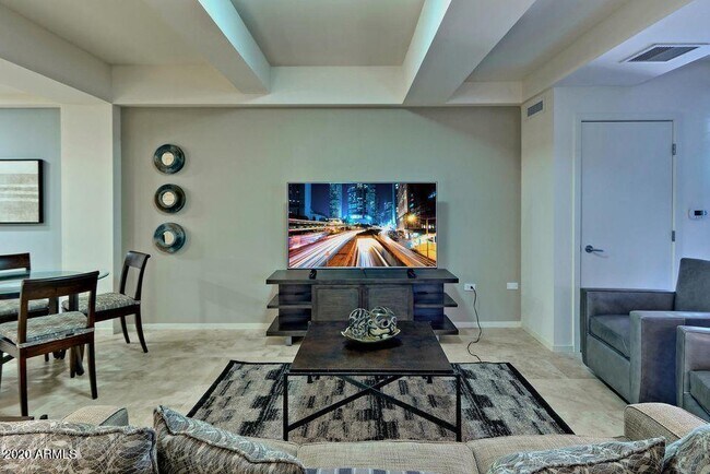 Building Photo - 7117 E Rancho Vista Dr