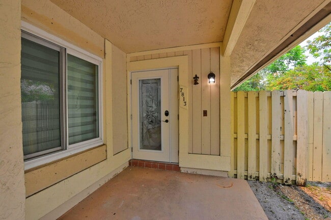 Building Photo - 7813 Kenway Pl W