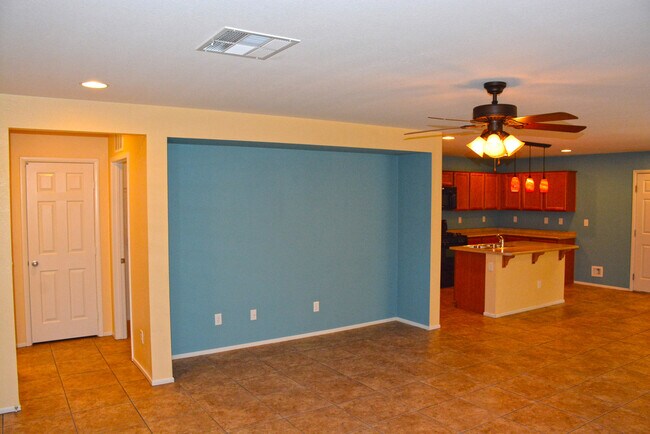 Building Photo - Impeccable Home in a Cul-de-Sac with Great Curb Appeal!