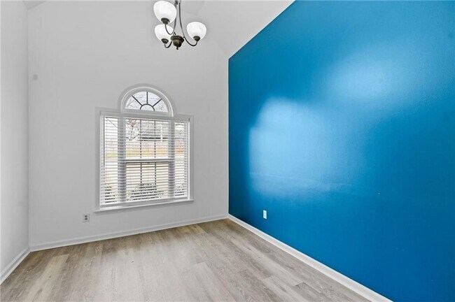 Building Photo - 293 Jordan St SE