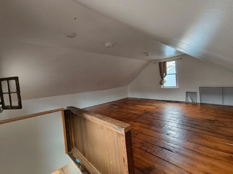 Building Photo - 1009 Brown St