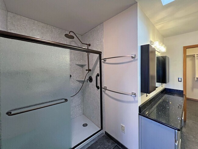Building Photo - Stunning 4 Bedroom 2.5 Bath with Peek-a-Boo View of Puget Sound