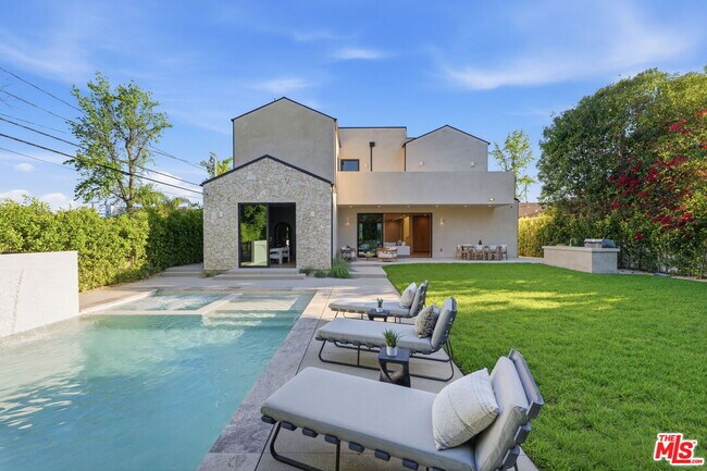 Building Photo - 16643 Addison St