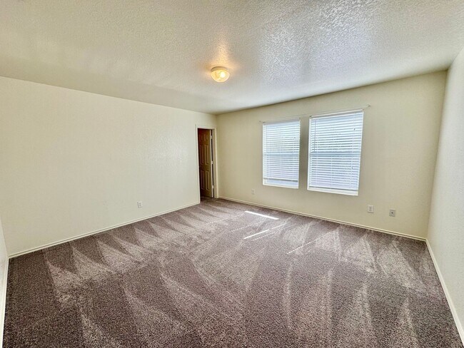 Building Photo - *COMING SOON* MOVE IN SPECIAL Beautifully Designed Two-Story Home with Loft and Garden Tub!