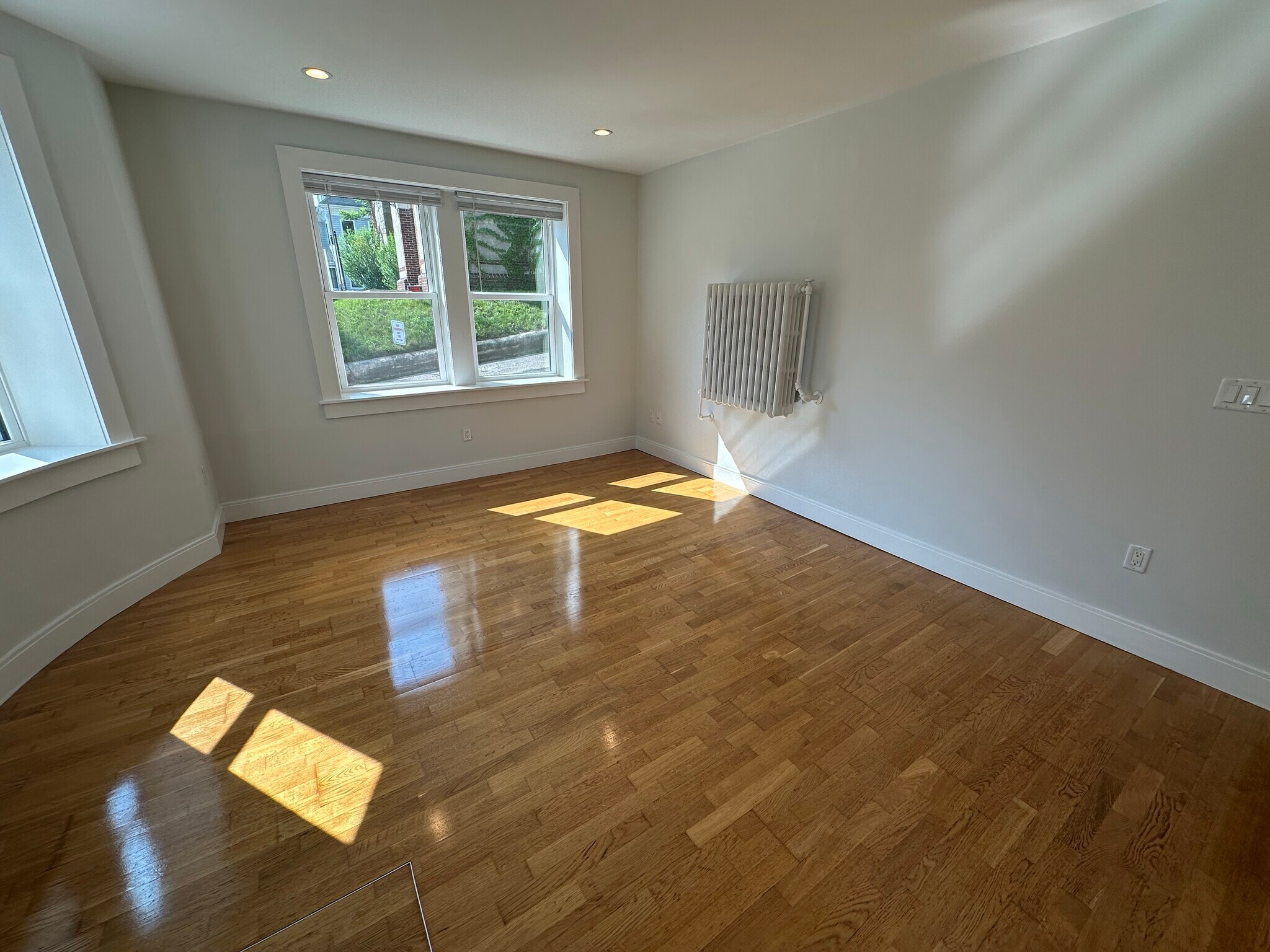 Building Photo - 36 Madison St