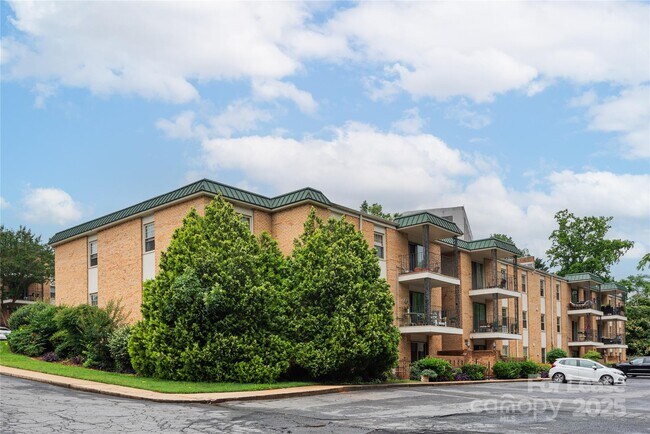 Building Photo - 4739 Hedgemore Dr