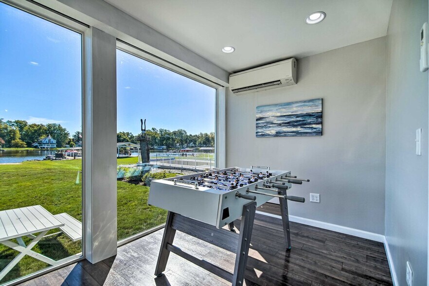 Building Photo - 2712 Shorewood Dr