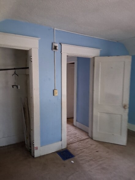 Building Photo - 1803 Pointview Ave