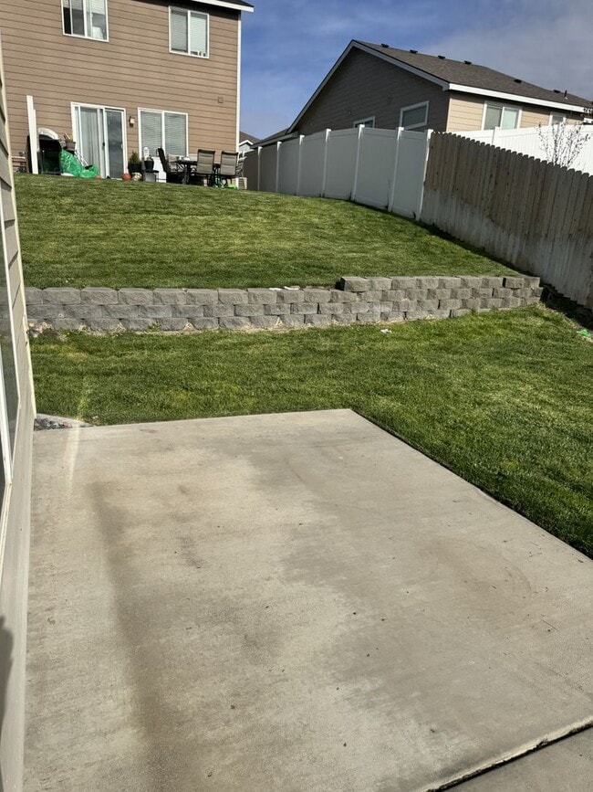Building Photo - Furnished Hermiston Rental