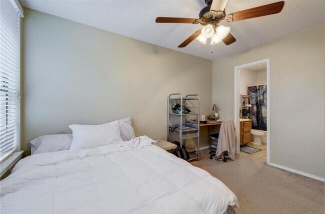 Building Photo - 2409 Leon St