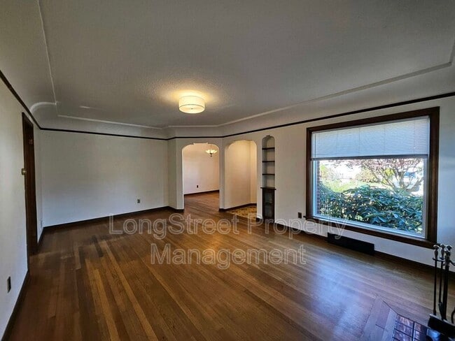 Building Photo - 224 N Russet St