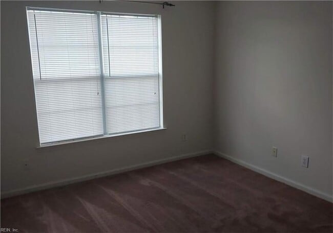 Building Photo - 400 Adkins Arch