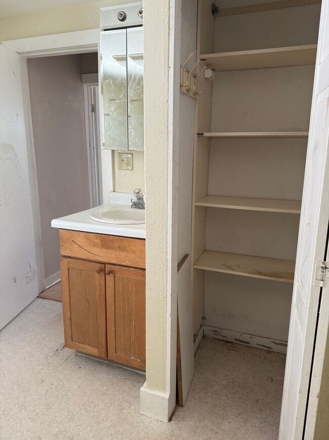 Building Photo - Newly Updated Home in Downtown Middleton