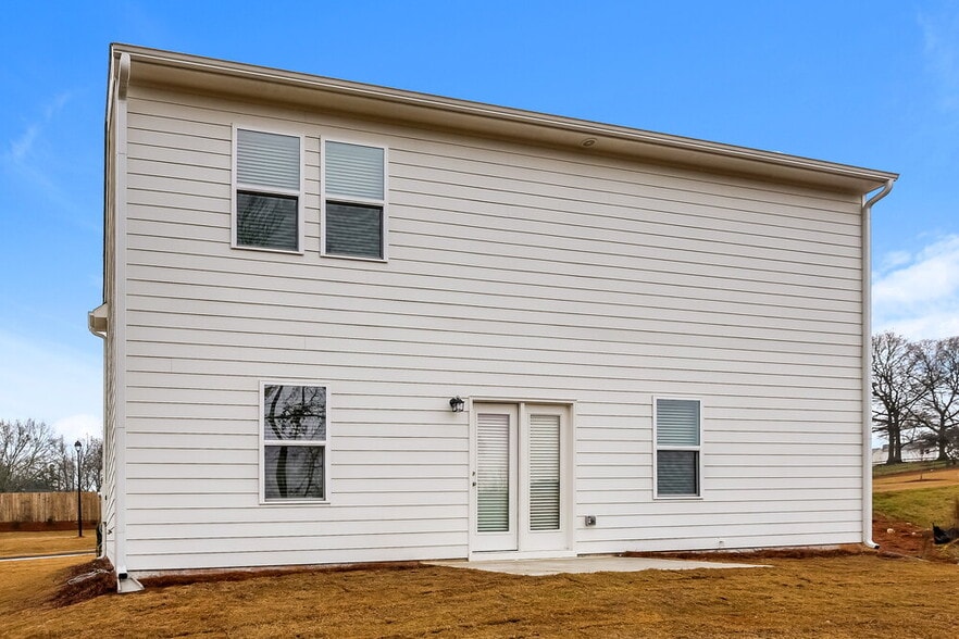 Building Photo - 247 Pond Ct