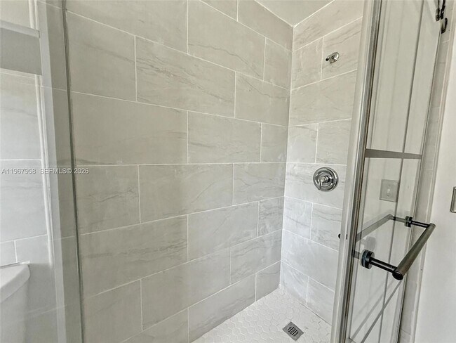 Building Photo - 841 W 40th St