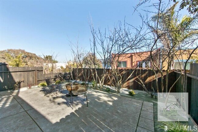 Building Photo - Bernal Heights Oasis: Stunning Renovated View Home with Modern Chic Open House Sunday 1/18 2-4