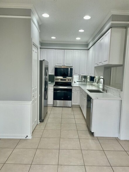 Building Photo - 403 4th Ln