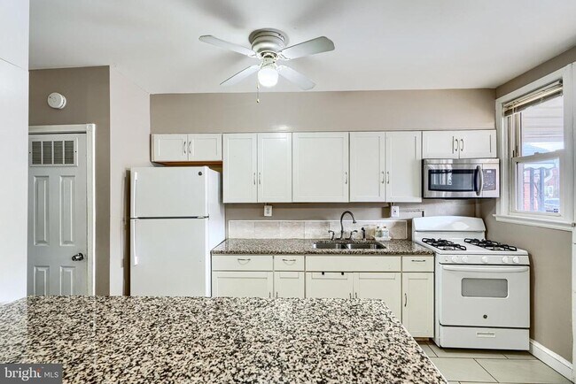 Building Photo - 1543 Lochwood Rd