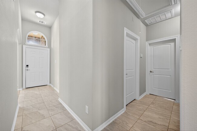 Building Photo - 12519 King Harry Dr