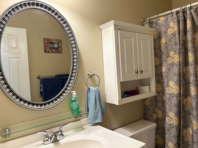 Building Photo - 113 Manor Row