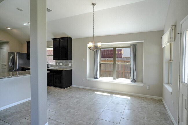 Building Photo - 7818 Lake Commons Dr