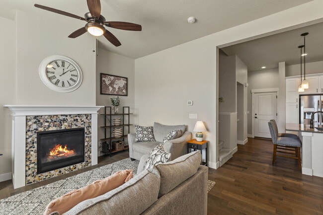Building Photo - Stunning 3 bed, 4 bath townhome - attached...