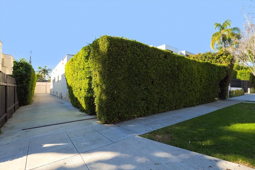 Building Photo - 809 N La Jolla Ave