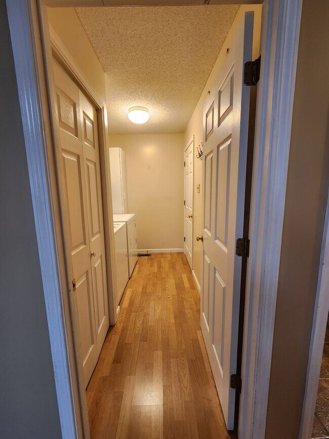 Building Photo - Maryville 37801- 3 bed 2.5 bath condo - call Tom Parry 865-607-3649