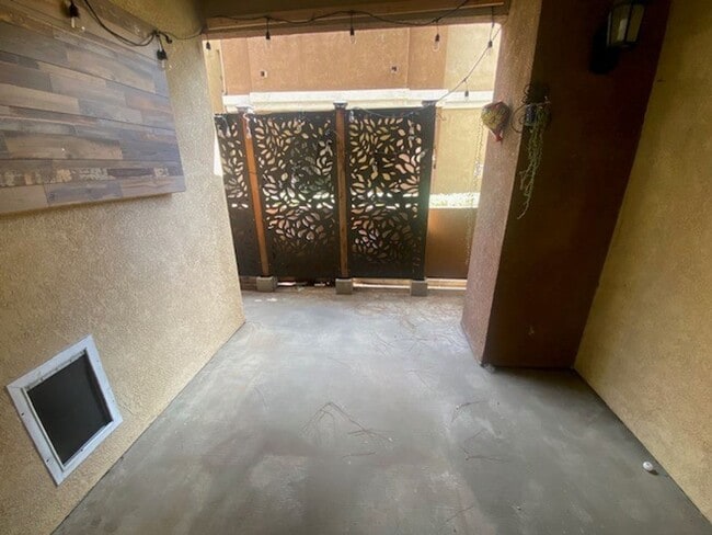 Building Photo - Upgraded Single Story First Floor Condo in Gated Community at Popular Madison Park Villas