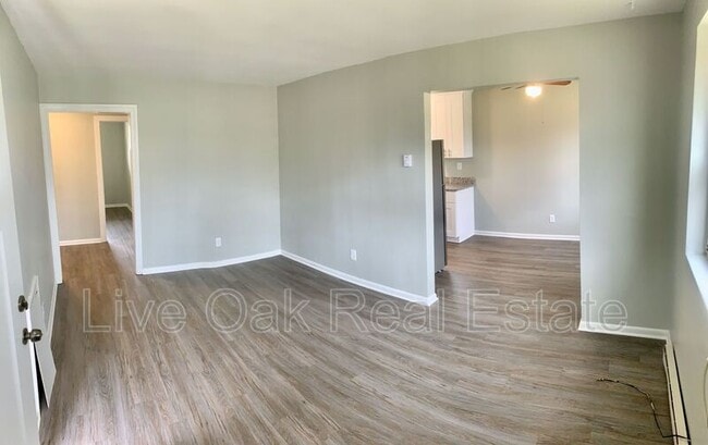 Building Photo - 314 Woodview Ave