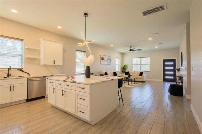 Building Photo - 9912 Golden Loop