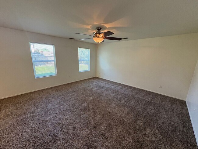 Building Photo - Beautiful home Ready to move in.