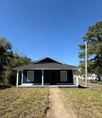 Building Photo - 763 Columbia St