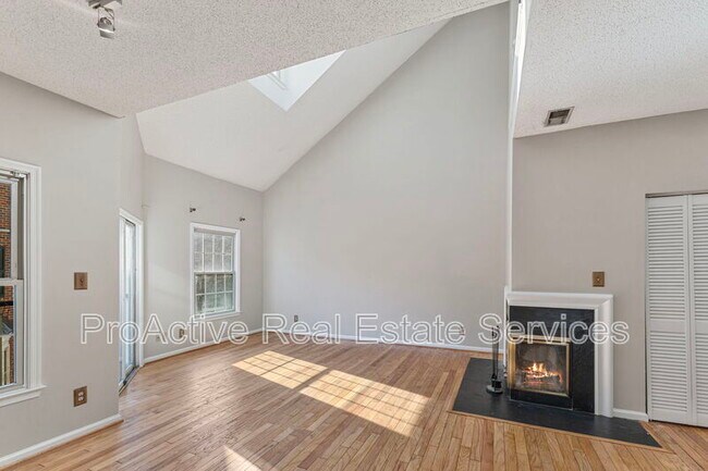 Building Photo - 300 Yarmouth St