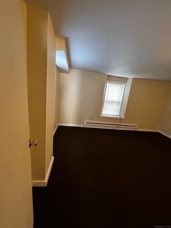 Building Photo - 20 Lounsbury Ave