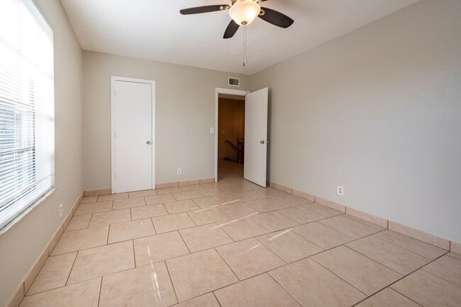 Building Photo - 1240 NW 6th Ave