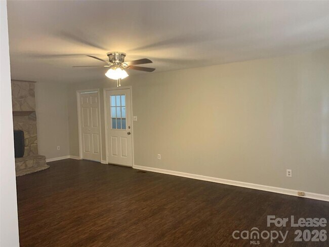 Building Photo - 2995 Wonderland Ln