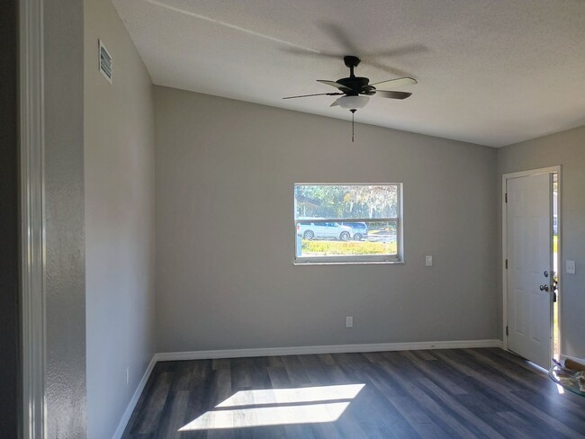 Building Photo - 2 bed 2 bathroom duplex Completely UPDATED!!!