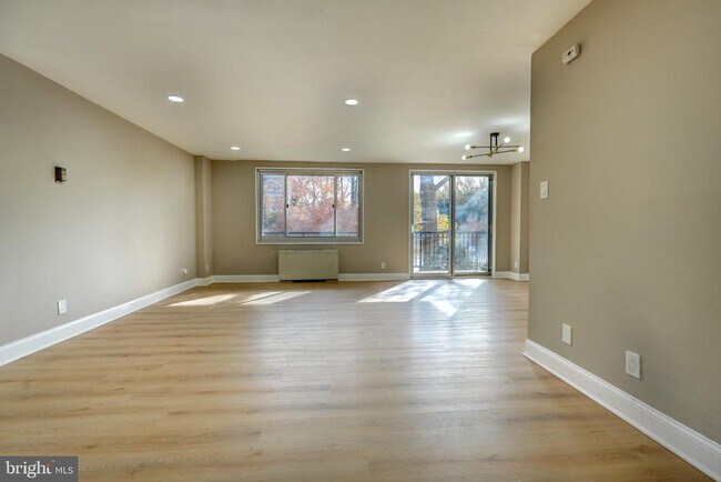 Building Photo - 1900 Lyttonsville Rd