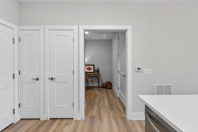 Building Photo - 76 Old Mill Bottom Rd N